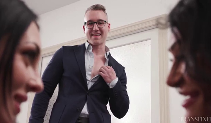 TS Charlotte Sins Fights Victoria Grant in Office