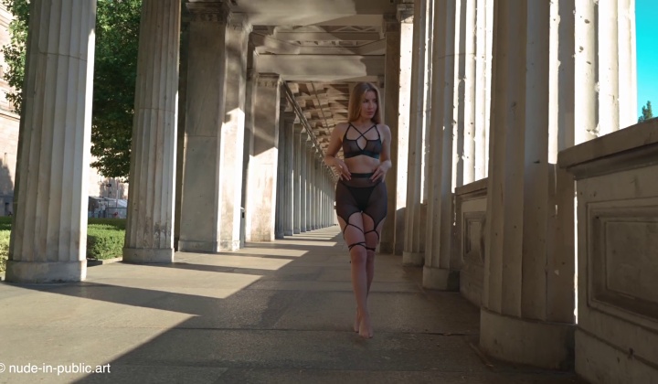 Trans Amalia Public Flashing Outdoor