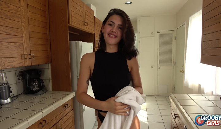 Daisy Shemale Solo Tease