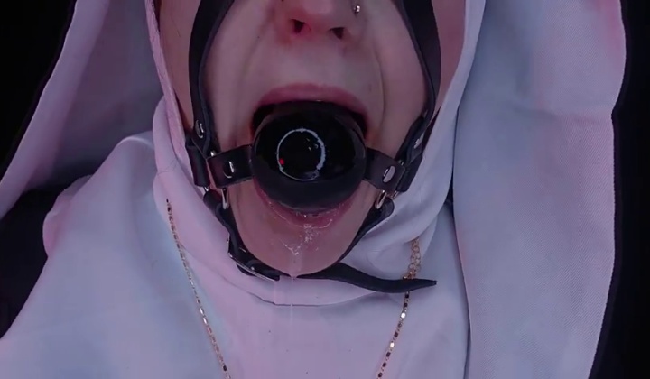 Trans Babe Gives Oral Sex