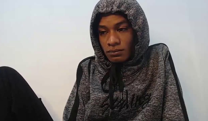 ebony skinny very pretty teen shemale on webcam  ?
