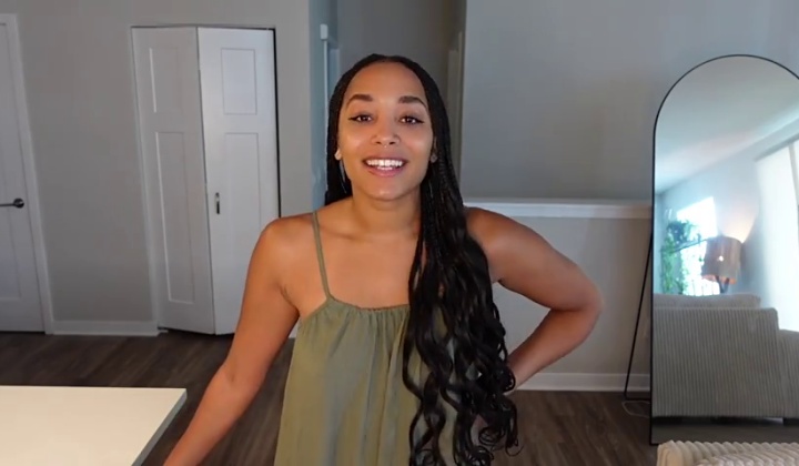 Trans Babe Gives Blowjob