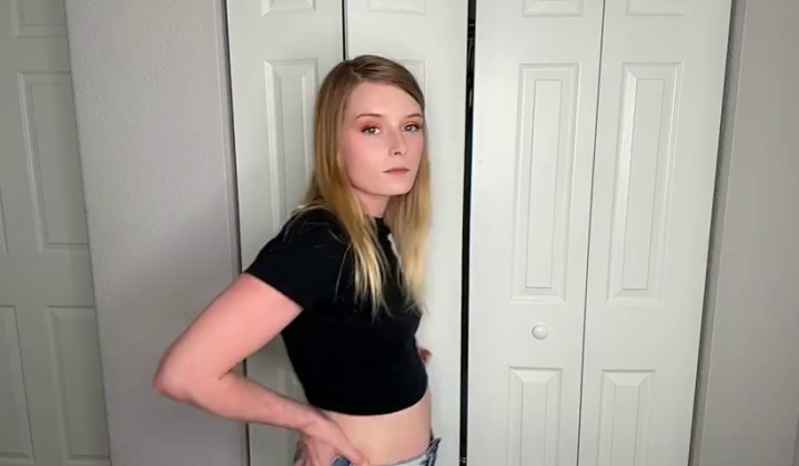 Trans Babe Gives Oral Sex
