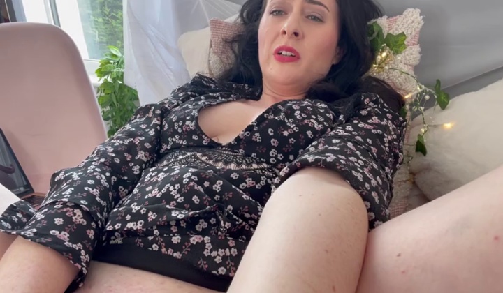 Trans Babe Gives Blowjob