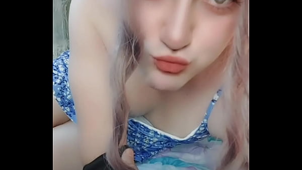 Shemale in Blue Skirt Gives Intimate Show